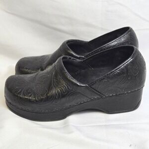 White Mountain Cahoots Slip On Comfort Clogs, Black Embossed, 717980, Size 8M